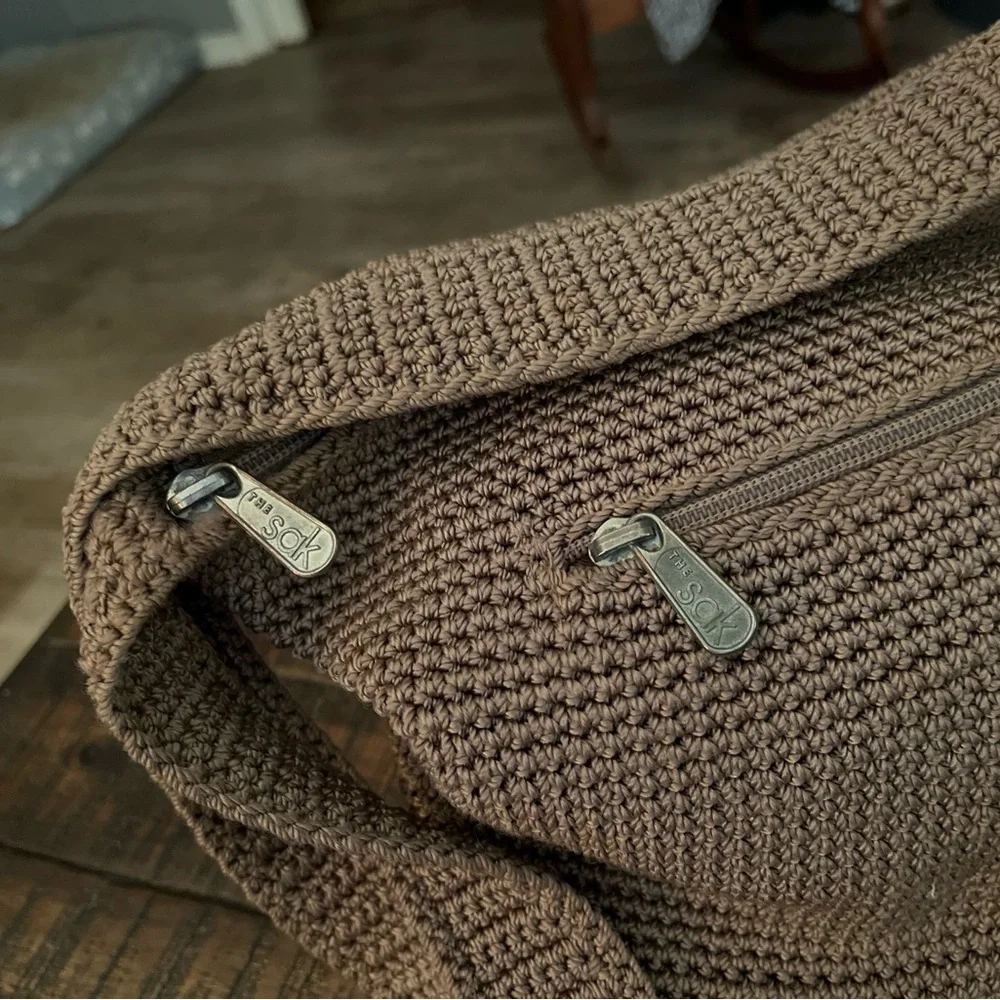 The Sak Crochet Knit Shoulder Bag Brown Boho Hobo Zip Closure